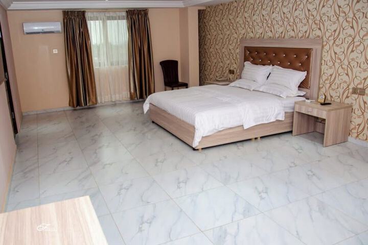 Room 3 of 38