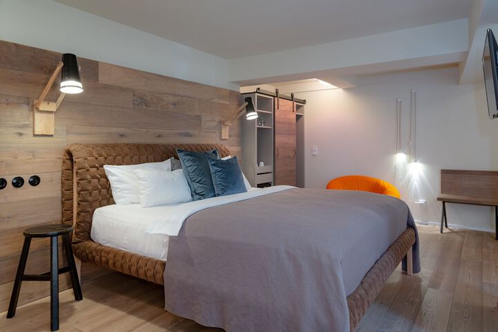 Room 9 of 35