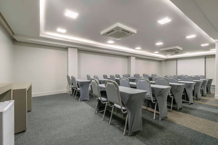 Ballroom/Hall 124 of 156