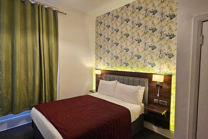 Room 2 of 37