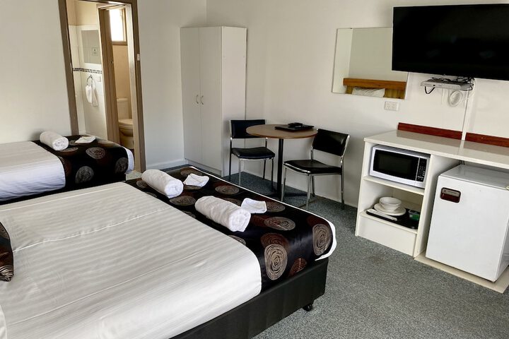 Room 13 of 34