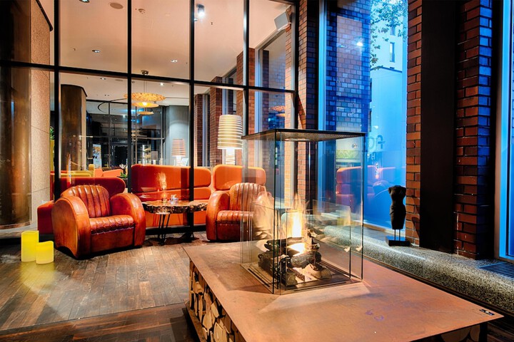 Entrance & Lobby