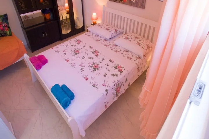 Room 6 of 13