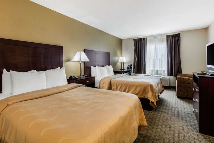 2 Double Beds (10 of 10)