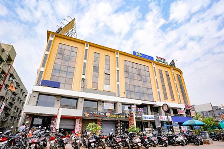 Fabhotel Royal City