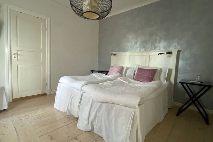 Room 47 of 126