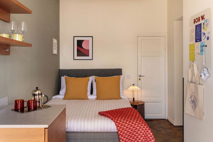 Room 9 of 37