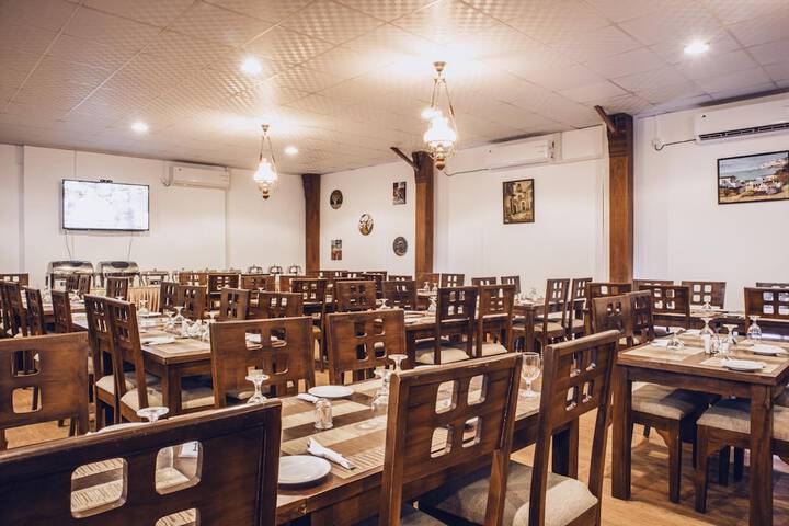 Dining 17 of 30