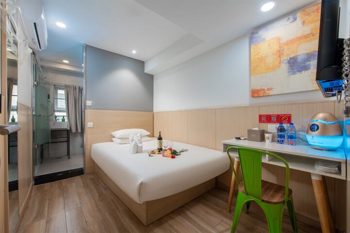 Room 8 of 25