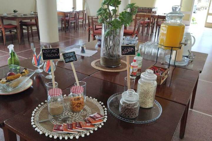 Breakfast/Coffee Service 30 of 57
