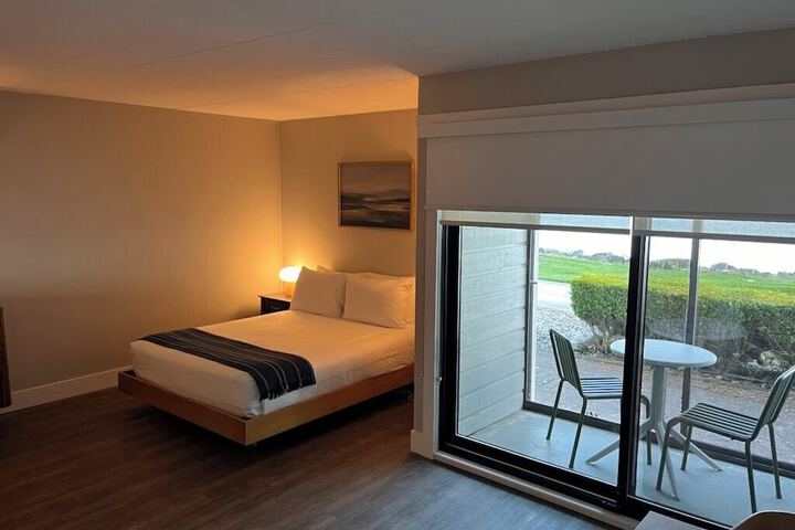 Room 32 of 74