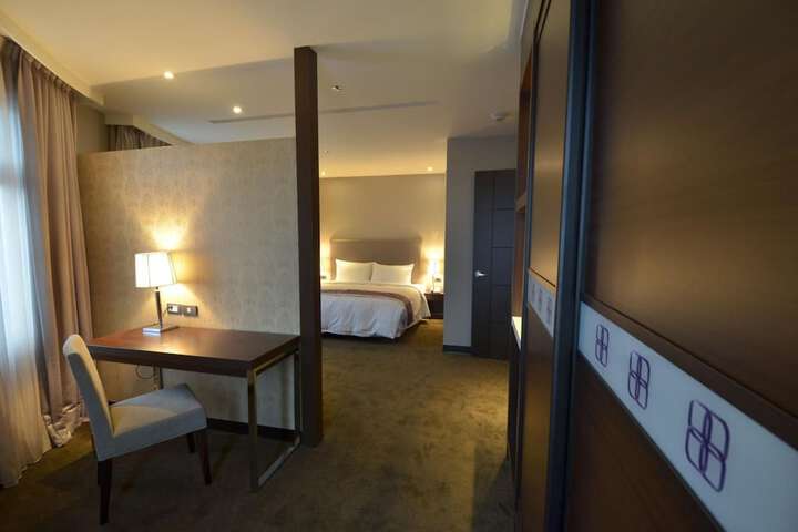 Room 12 of 48