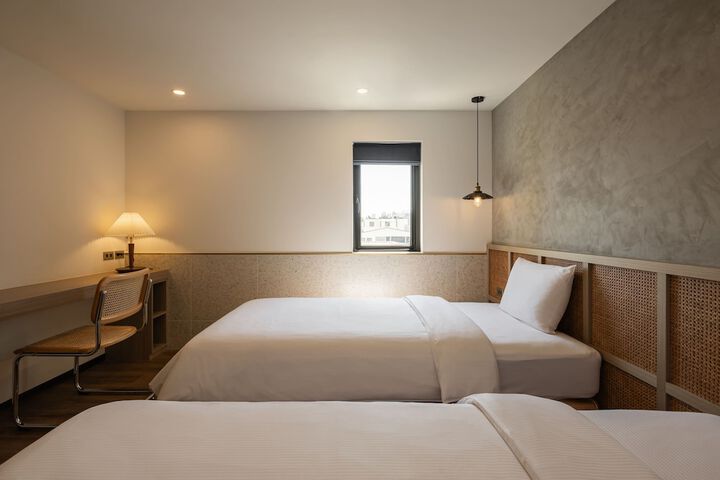 Room 27 of 47