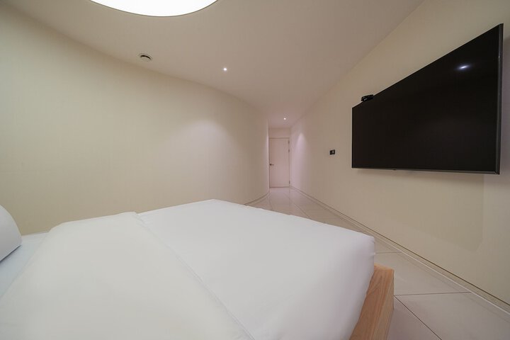 Room 70 of 104