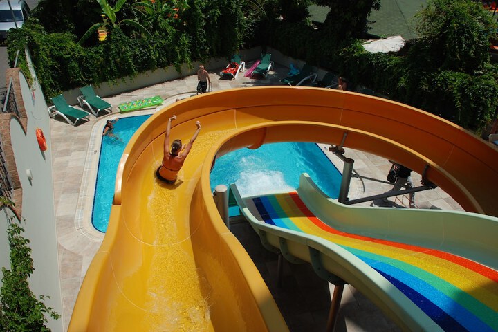 Pools & Facilities