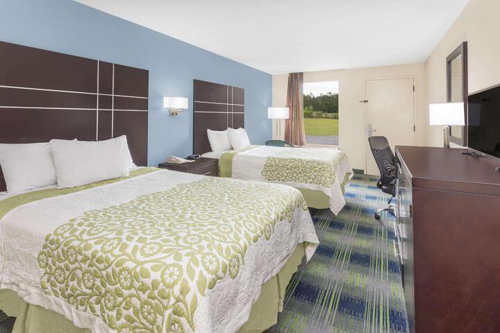 1 Double Bed Accessible (7 of 7)
