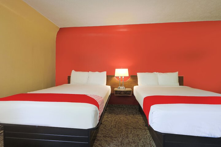 1 Queen Bed (11 of 17)