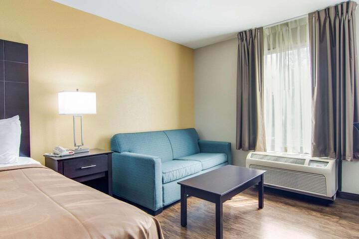 1 King Bed (3 of 28)