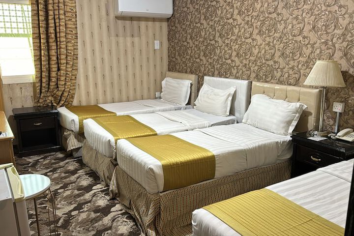 Room 32 of 49