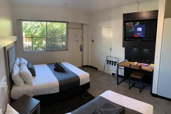 Room 11 of 40
