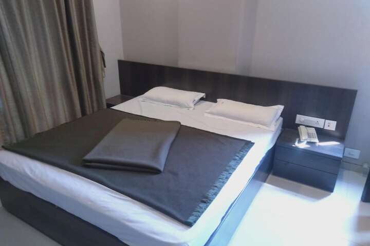 Room 5 of 18