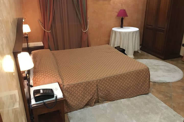 Room 9 of 43