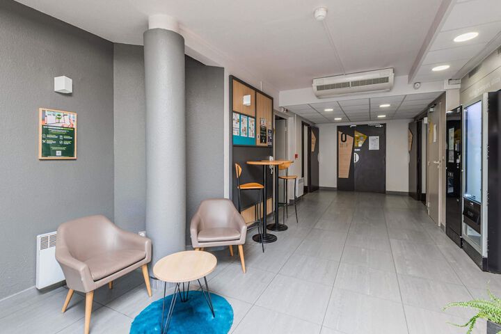 Entrance & Lobby