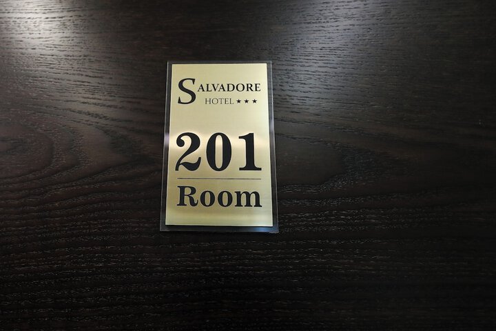 Room 23 of 99