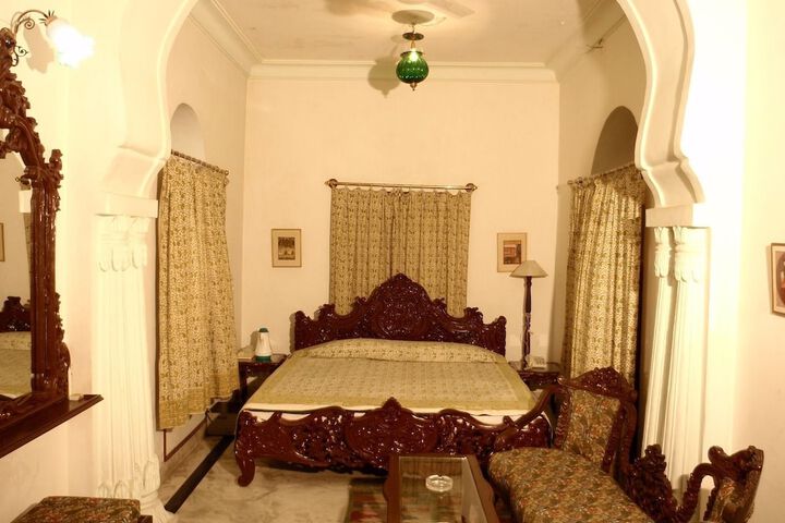 Room 2 of 11