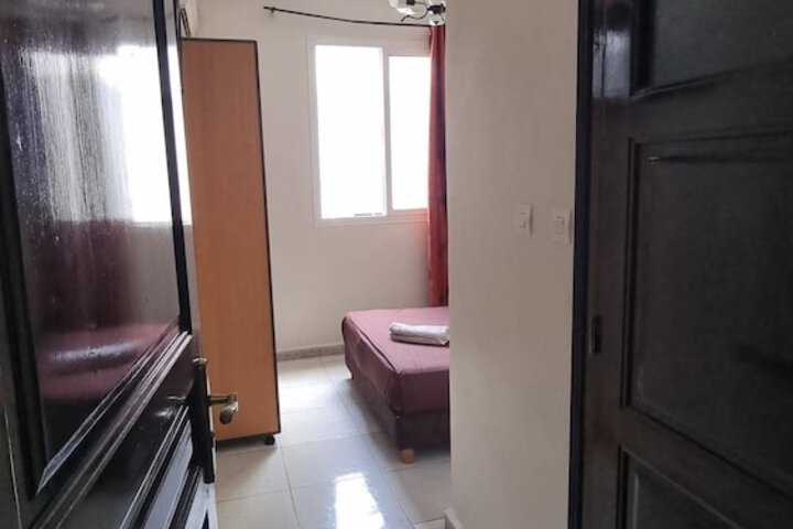 Room 6 of 12