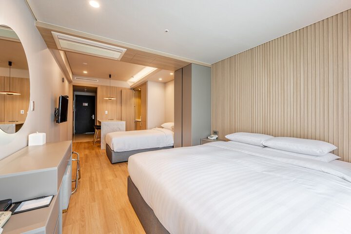 Room 30 of 82