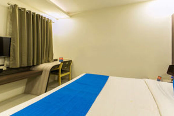 Room 5 of 16