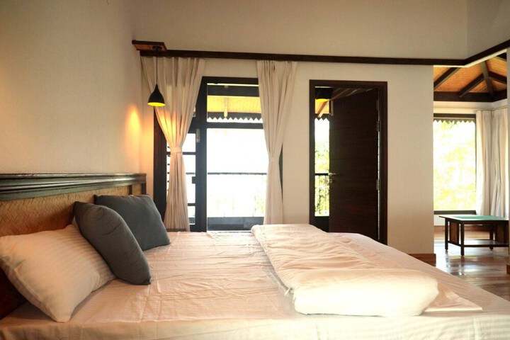 Room 2 of 54