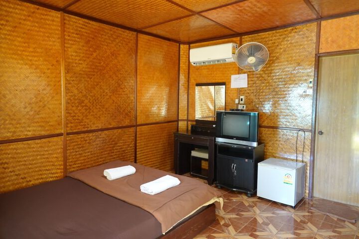 Room 15 of 33