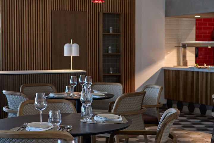 Dining 93 of 225