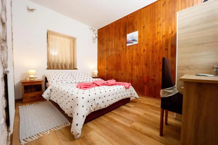 Room 4 of 11