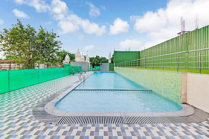 Pool 13 of 27