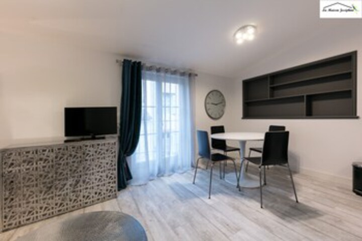 Room 27 of 90
