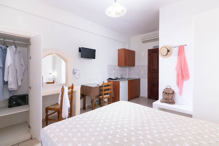 Room 3 of 76