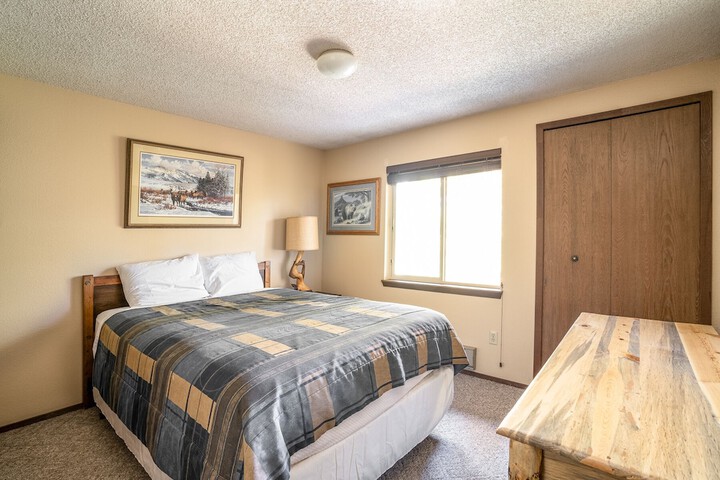Room 2 of 17