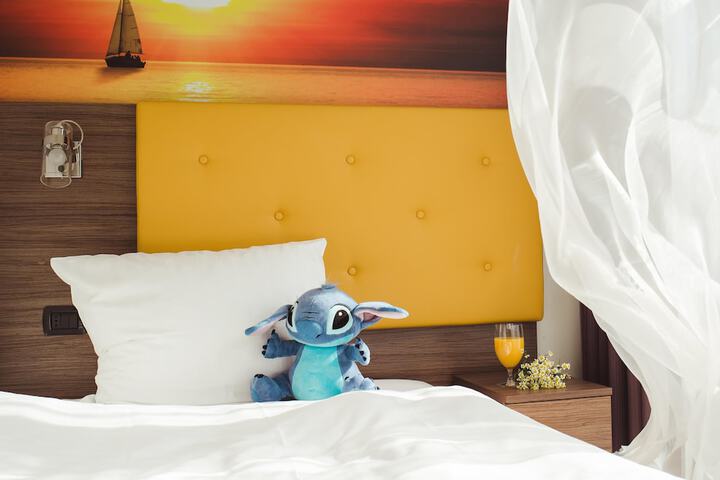 Room 18 of 80