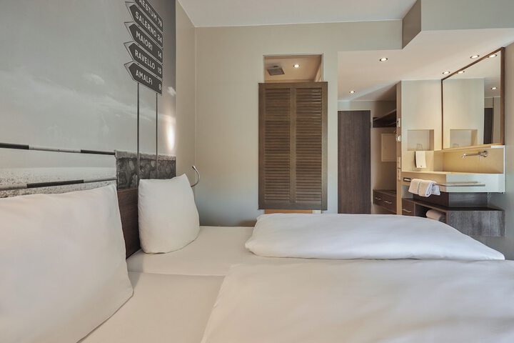 Room 41 of 75