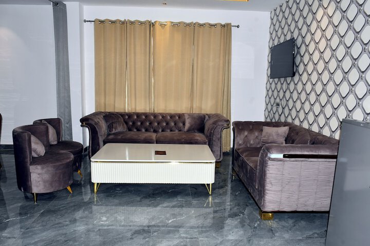 Room 14 of 94