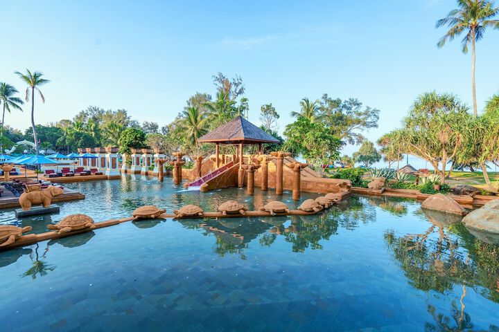 Hotel Pool
