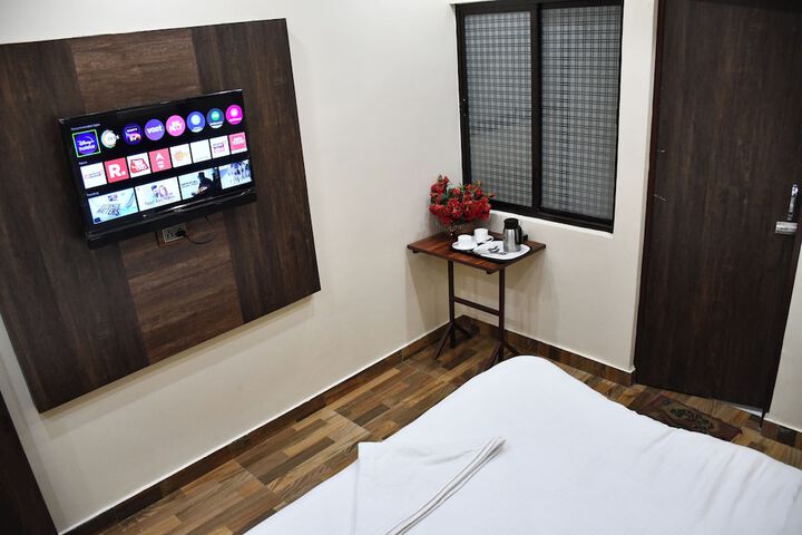Room 8 of 17