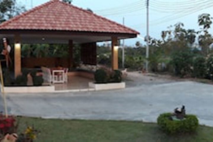 Hotel Exterior 36 of 49