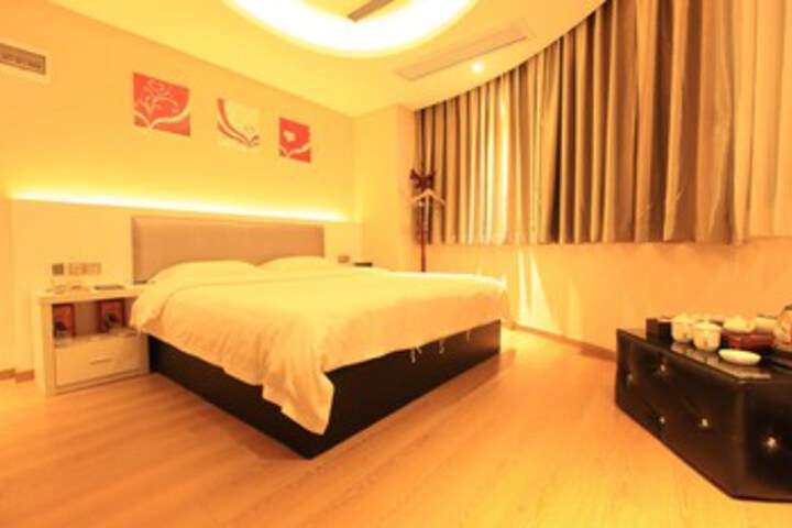 Room 12 of 20