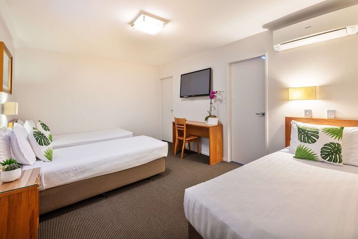 Room 27 of 117