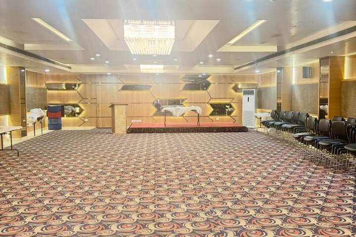 Ballroom/Hall 51 of 58