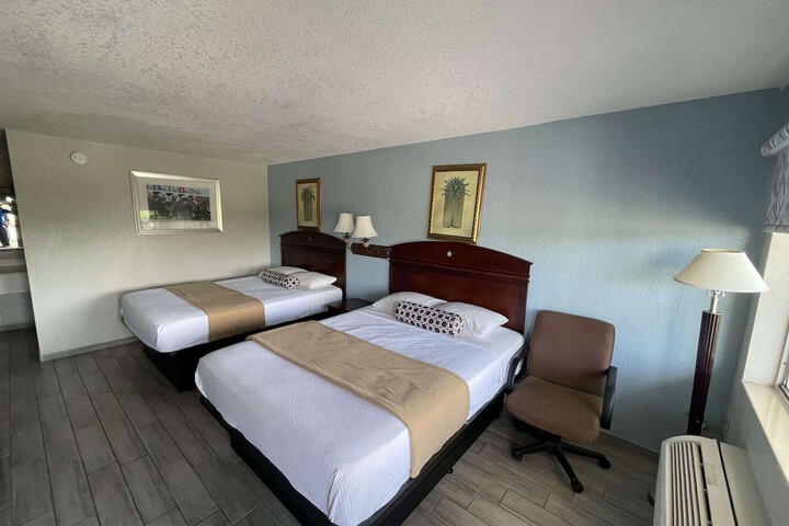 2 Queen Beds (5 of 5)
